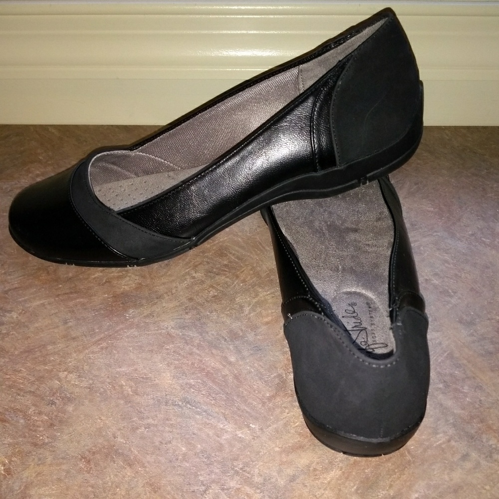 Life Stride Black Flats NWOT
